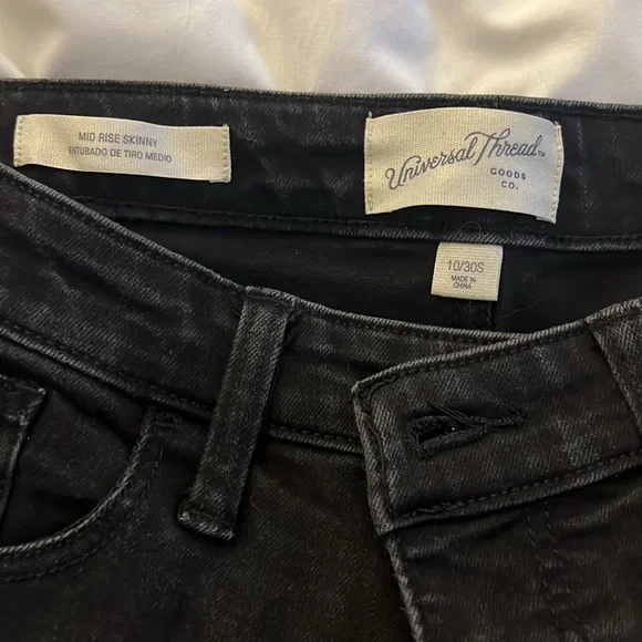 Universal Thread Ripped Jeans - Picture 2 of 2